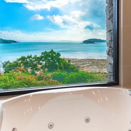 Edge 5 Oceanfront 3-Bedroom Apartment - Featuring An Infinity Pool, Spa Bath, Buggy And Valet Service Hamilton Island Exterior photo